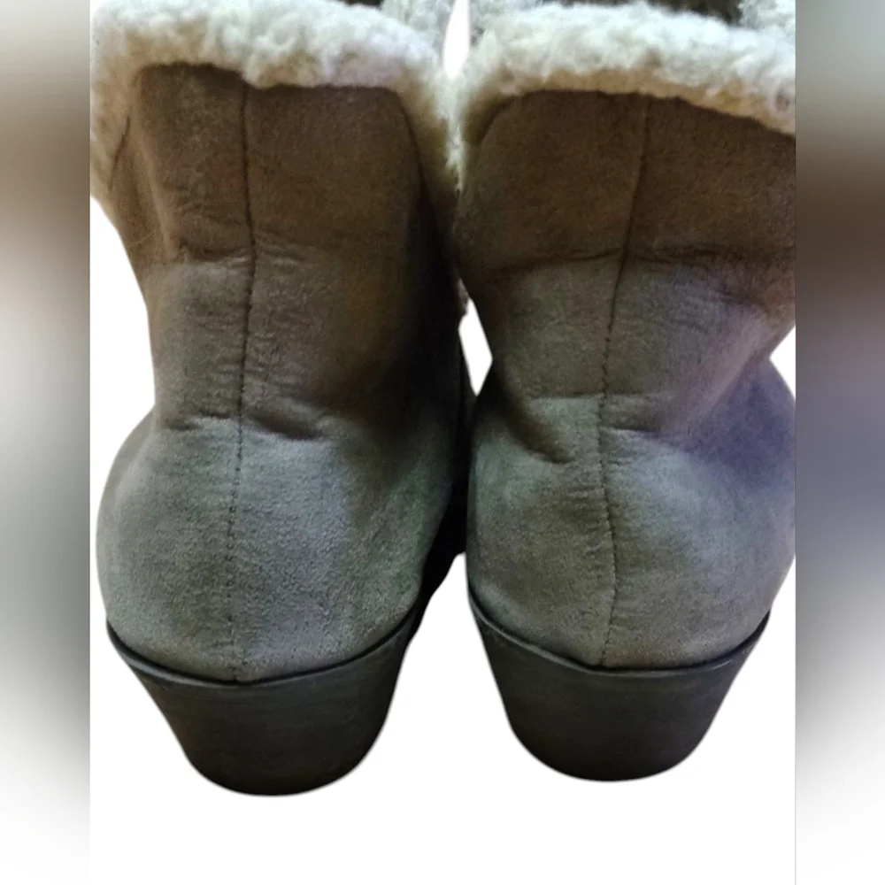 Me Too Women's Aspen Faux Suede Sherpa Lined Stack Heel Ankle Booties, Sz 7.5M